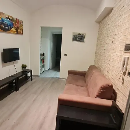 Magenta 5 Apartment